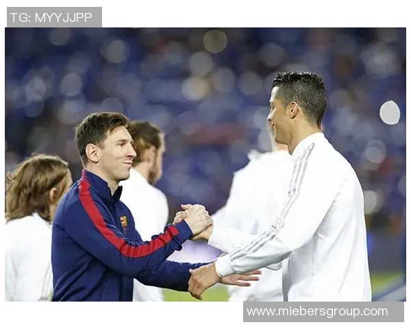 足球巨星风采：从传奇到新星，解读球员背后的故事与奋斗历程